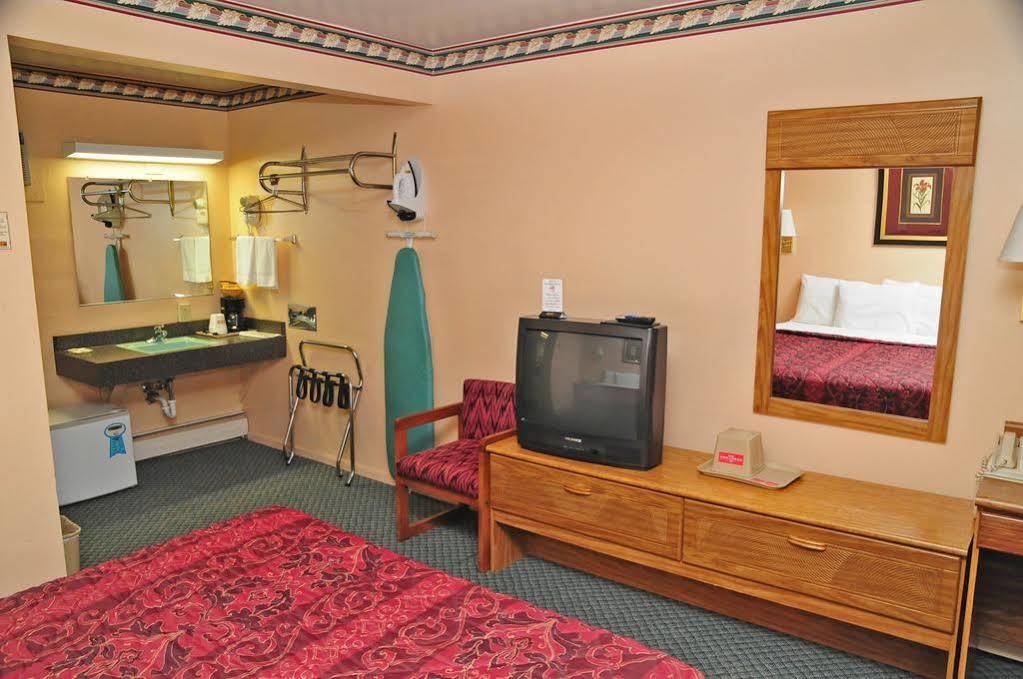 Hometown Inn Athens Exterior photo